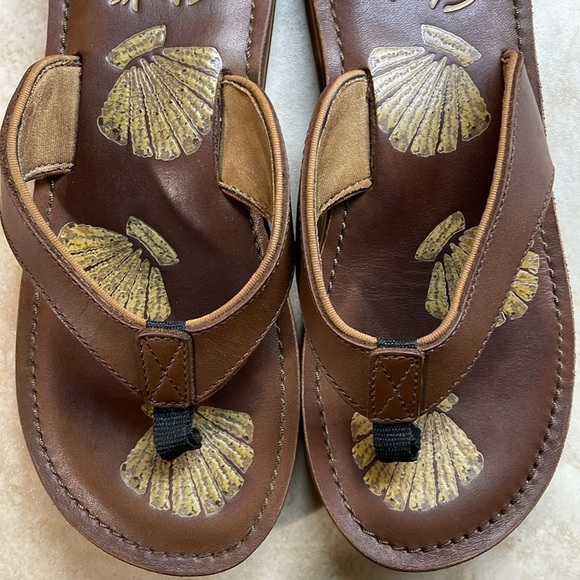 Clarks Brown Leather Flip Flop Sandals Seashell Print Thong Beach Size 9 Shoes - Picture 7 of 14